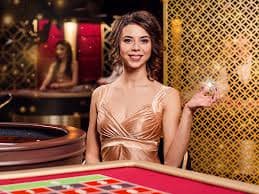 Filipino player enjoying online bingo rooms on mobile browser